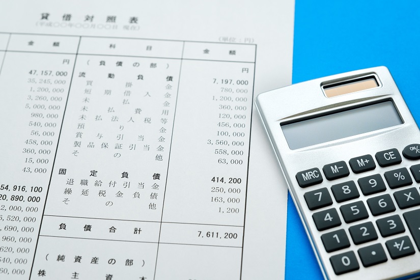 貸借対照表　決算書　ビジネス書類　経理　イメージ