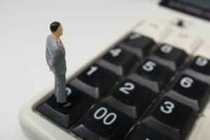 ファクタリングで売掛金など債権を譲渡したときの仕訳処理の方法