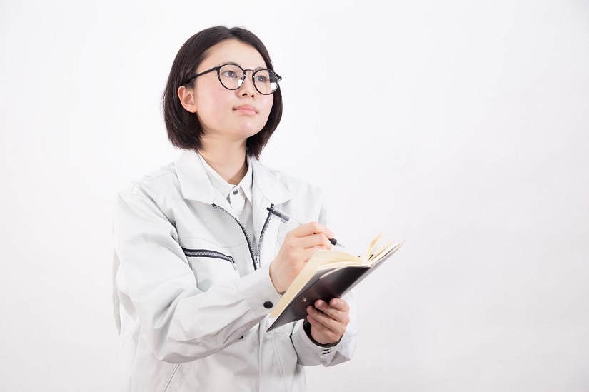 作業服姿の女性