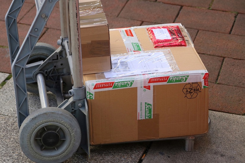 運送　パケット　荷物