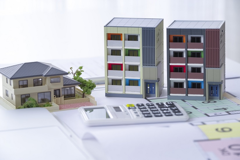 家　ビル　建物　模型　電卓