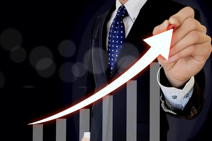 成長グラフ ビジネスマン 上昇