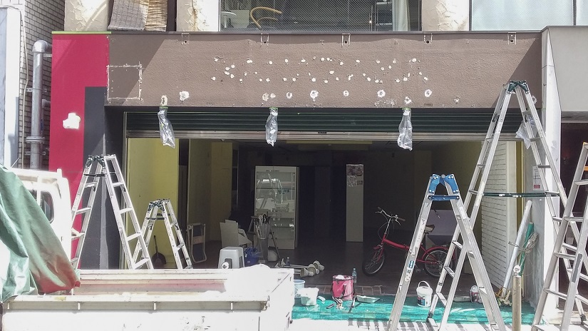 事業撤退　看板撤去