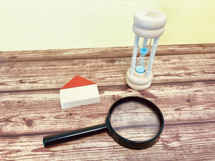 家　砂時計　虫眼鏡　減価償却　イメージ