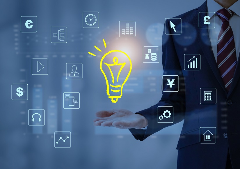 ビジネスマン　業績　ひらめきのイメージ
