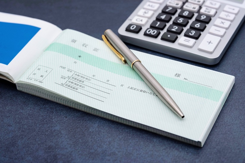 領収書　電卓　ペン