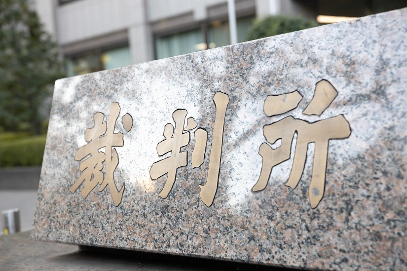 裁判所の入り口
