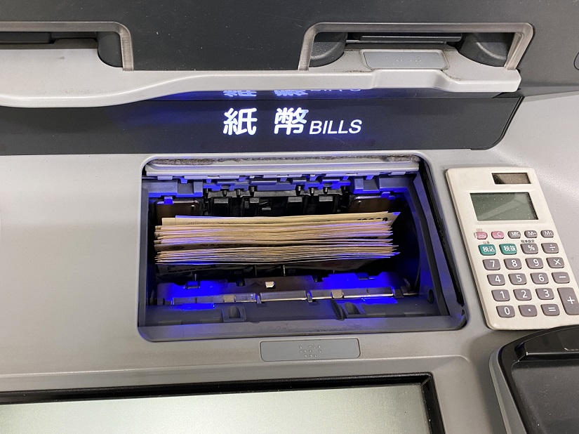 ATM お金